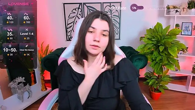 Snapshot of Viola__Shy chatting on January 24, 2025, 9:15 pm Viola Shy online show from January 24, 2025, 9:15 pm