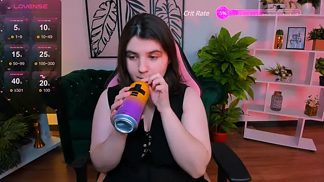 Snapshot of Viola__Shy chatting on February 7, 2025, 9:15 pm Viola Shy online show from February 7, 2025, 9:15 pm
