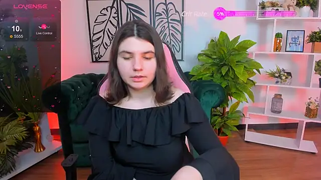 Snapshot of Viola__Shy chatting on February 13, 2025, 9:06 pm Viola Shy online show from February 13, 2025, 9:06 pm