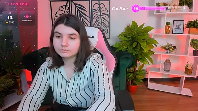 Snapshot of Viola__Shy chatting on February 19, 2025, 1:40 am Viola Shy online show from February 19, 2025, 1:40 am