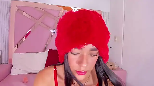 Snapshot of EmmyCruzZ chatting on December 24, 2024, 7:39 am EmmyCruzZ online show from December 24, 2024, 7:39 am
