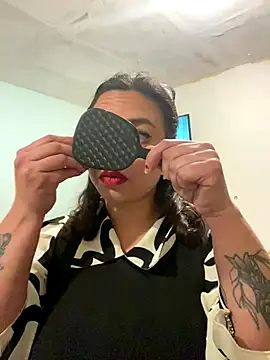 Snapshot of Lucrecia_33 chatting on December 15, 2025, 6:50 am Lucrecia 33 online show from December 15, 2025, 6:50 am