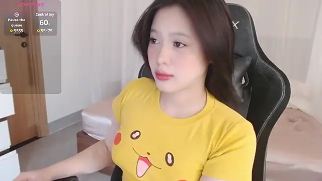 Snapshot of Lin_SiYee chatting on March 4, 2025, 6:26 am Lin SiYee online show from March 4, 2025, 6:26 am