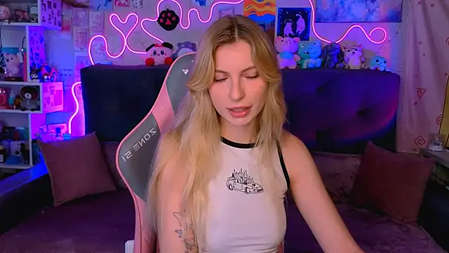 Maria Hunt online show from October 17, 2025, 3:42 am