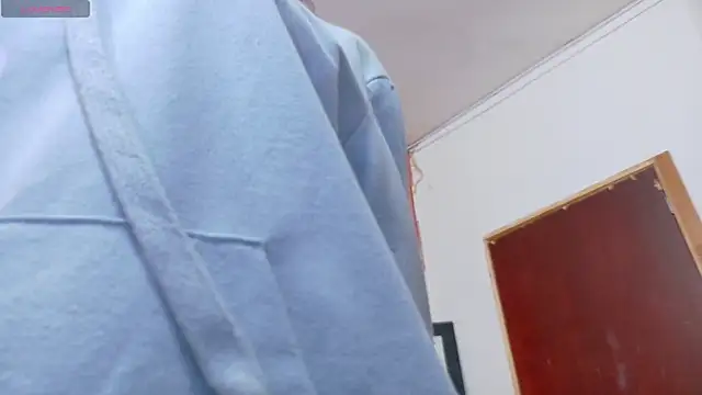 Snapshot of littleebluee chatting on February 11, 2025, 2:46 am littleebluee online show from February 11, 2025, 2:46 am