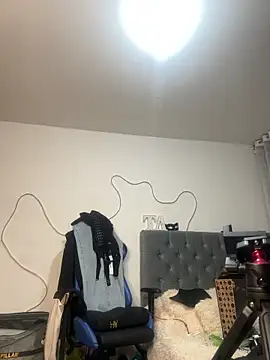 tay ler3 online show from January 4, 2025, 2:14 am