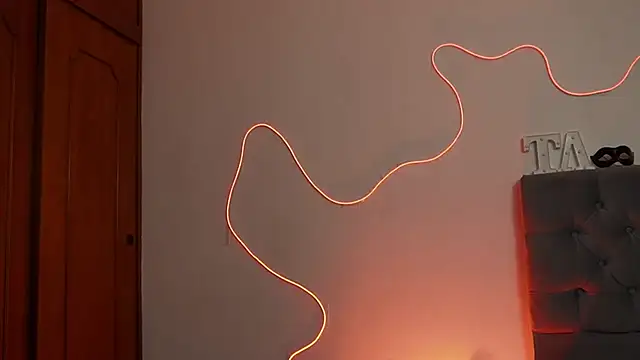 tay ler3 online show from February 5, 2025, 3:23 am