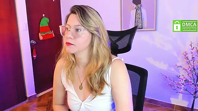 Snapshot of Chanelll_Taylorr_ chatting on December 26, 2024, 1:54 pm Chanelll Taylorr online show from December 26, 2024, 1:54 pm