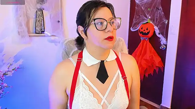 Chanelll Taylorr  online show from October 26, 2025, 10:54 am