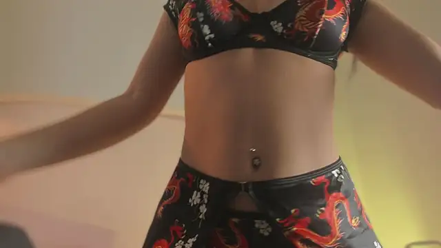 katiepeach  online show from November 14, 2025, 11:53 am