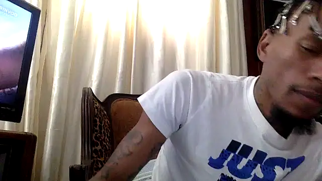 Snapshot of KingDerRico chatting on October 26, 2025, 3:29 pm KingDerRico online show from October 26, 2025, 3:29 pm