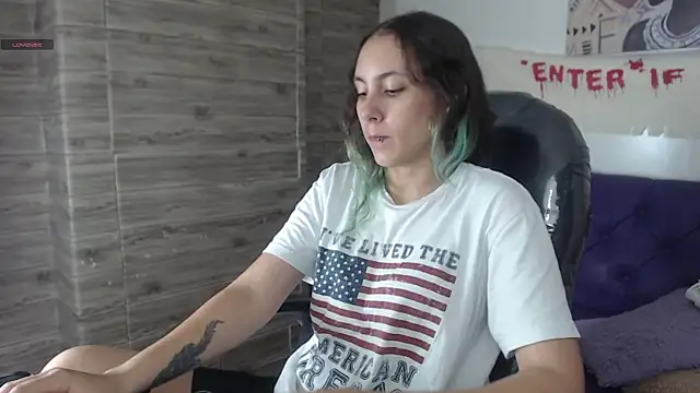 xlunna online show from December 9, 2024, 7:39 pm