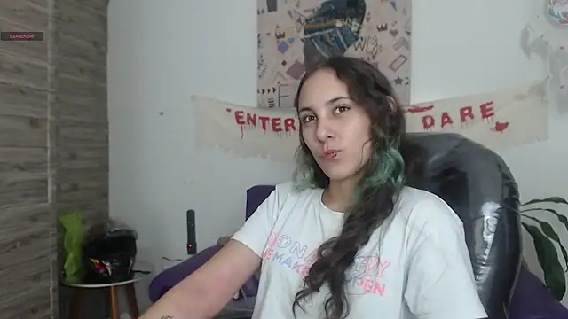 xlunna online show from December 17, 2024, 3:28 pm