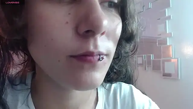 xlunna online show from January 10, 2025, 7:21 pm