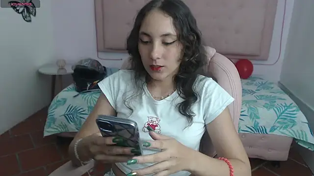 xlunna online show from February 14, 2025, 10:47 pm