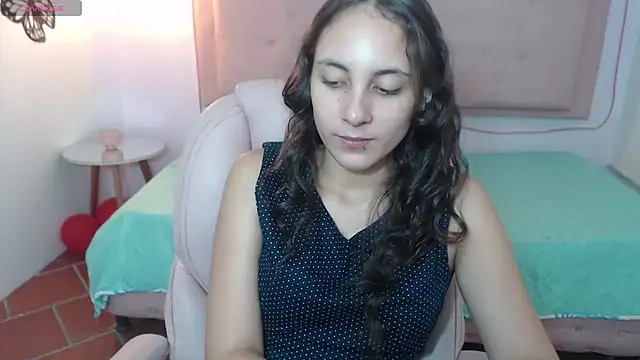 xlunna online show from February 26, 2025, 8:44 pm