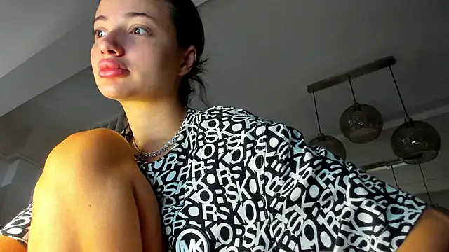 Snapshot of IreneVON chatting on September 17, 2025, 4:14 am IreneVON online show from September 17, 2025, 4:14 am