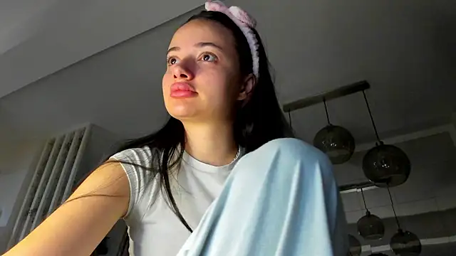Snapshot of IreneVON chatting on October 7, 2025, 4:53 am IreneVON online show from October 7, 2025, 4:53 am