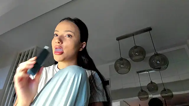 Snapshot of IreneVON chatting on October 21, 2025, 3:51 am IreneVON online show from October 21, 2025, 3:51 am
