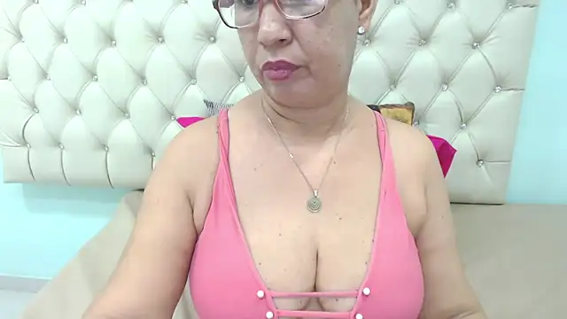 Snapshot of MilfPleasure chatting on January 26, 2025, 9:51 am MilfPleasure online show from January 26, 2025, 9:51 am