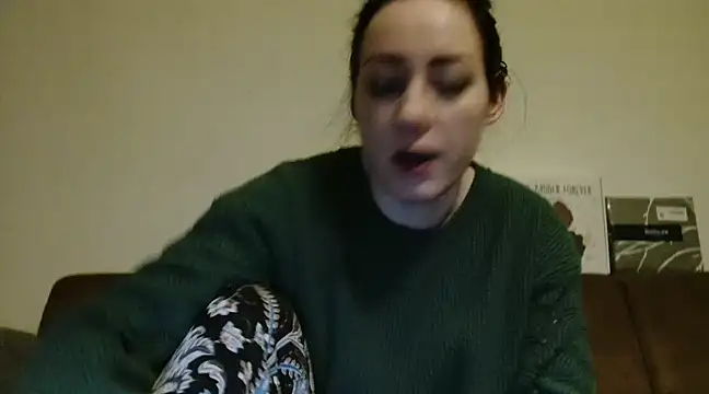 Snapshot of Jasmin-White chatting on December 1, 2024, 10:32 pm Jasmin-White online show from December 1, 2024, 10:32 pm