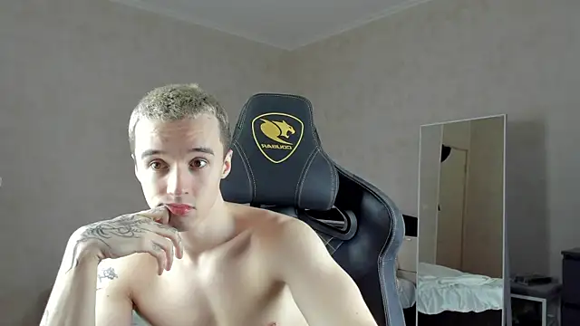 Snapshot of MasonWarholl chatting on December 5, 2024, 1:14 am MasonWarholl online show from December 5, 2024, 1:14 am