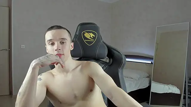 Snapshot of MasonWarholl chatting on December 26, 2024, 9:44 am MasonWarholl online show from December 26, 2024, 9:44 am