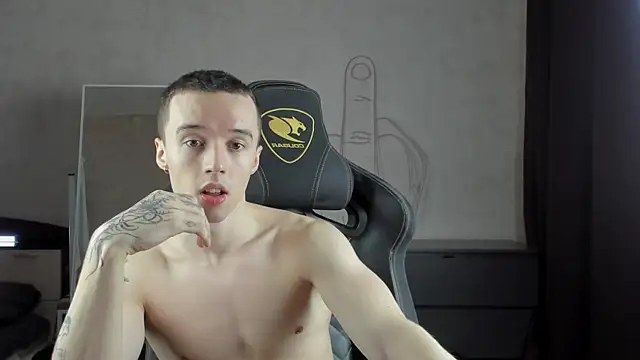 Snapshot of MasonWarholl chatting on January 4, 2025, 5:37 pm MasonWarholl online show from January 4, 2025, 5:37 pm