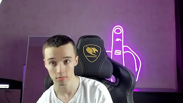 Snapshot of MasonWarholl chatting on January 8, 2025, 4:55 am MasonWarholl online show from January 8, 2025, 4:55 am