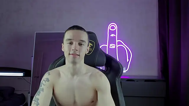 Snapshot of MasonWarholl chatting on January 10, 2025, 4:33 am MasonWarholl online show from January 10, 2025, 4:33 am