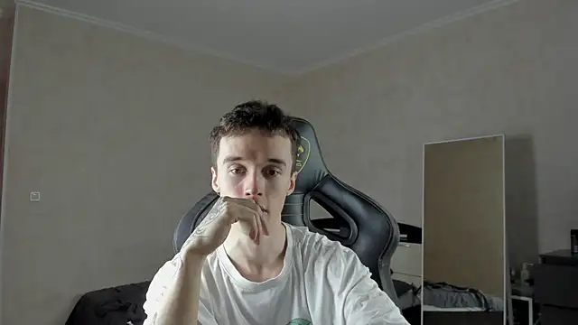 Snapshot of MasonWarholl chatting on March 19, 2025, 9:16 pm MasonWarholl online show from March 19, 2025, 9:16 pm