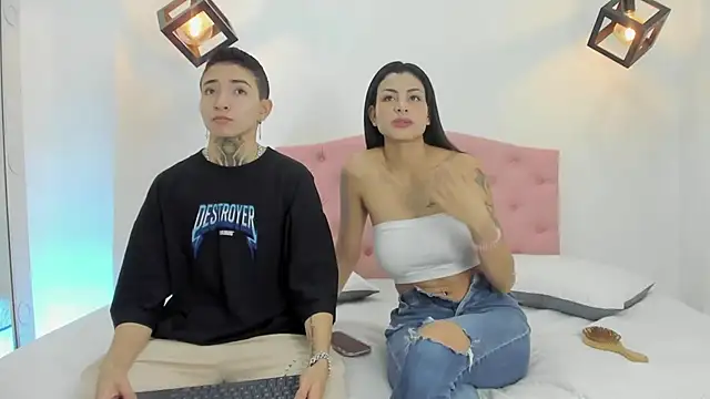 Snapshot of Tinny_and_Candy chatting on January 10, 2025, 1:31 pm Tinny and Candy online show from January 10, 2025, 1:31 pm