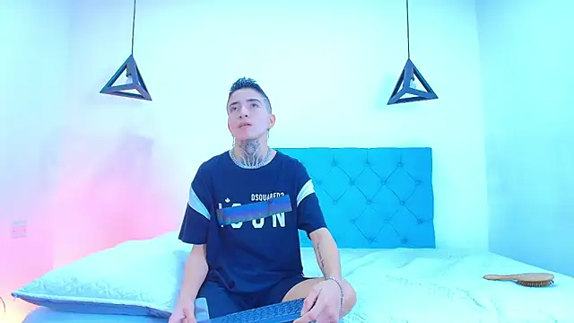 Snapshot of Tinny_and_Candy chatting on January 21, 2025, 1:22 pm Tinny and Candy online show from January 21, 2025, 1:22 pm