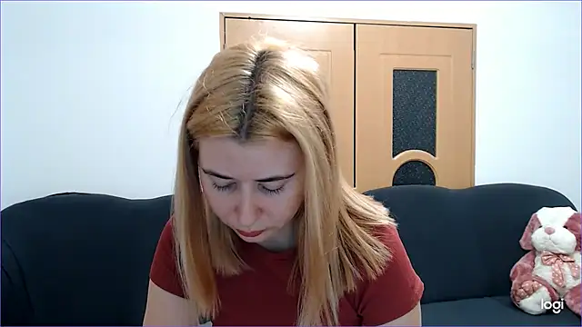 VioletaFlower7 online show from February 17, 2025, 9:56 am