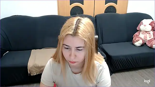 VioletaFlower7 online show from February 18, 2025, 8:38 am