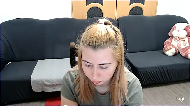 VioletaFlower7 online show from February 22, 2025, 8:18 am