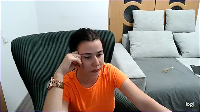 VioletaFlower7 online show from November 6, 2025, 6:20 pm