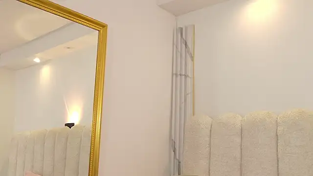 Juliabadlee online show from November 6, 2025, 7:48 pm