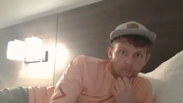 Snapshot of straightforward2324 chatting on October 30, 2025, 4:14 am straightforward2324 online show from October 30, 2025, 4:14 am