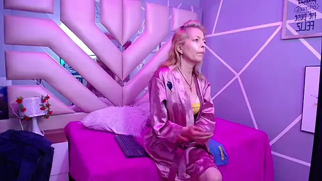 sophia ny online show from February 17, 2025, 8:04 pm