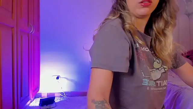 martinaaricci online show from October 30, 2025, 1:01 pm