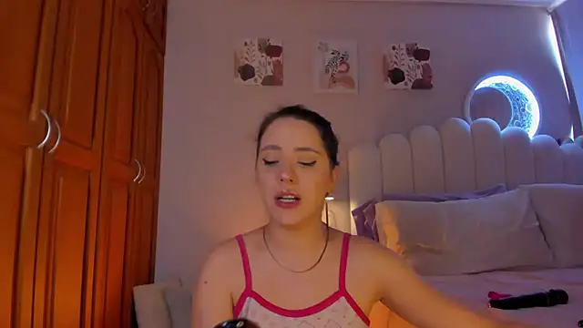 martinaaricci online show from December 15, 2025, 2:54 pm