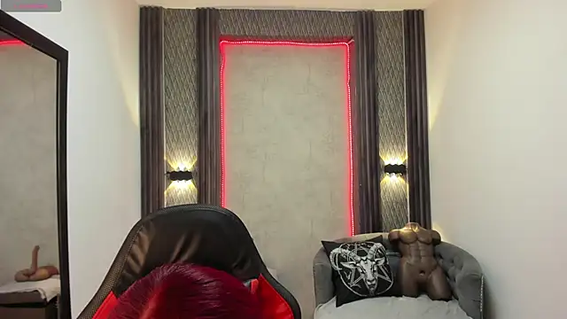 selene red  online show from February 18, 2025, 3:32 pm