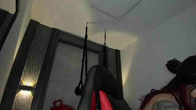 selene red  online show from December 1, 2025, 2:55 pm