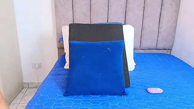 karina lewis  online show from January 18, 2025, 6:13 am