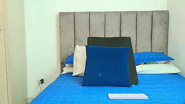 karina lewis  online show from October 10, 2025, 4:00 am