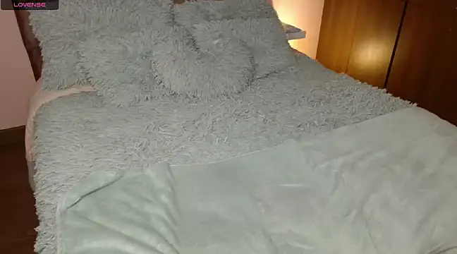 Snapshot of Roussmariehenao chatting on January 12, 2025, 6:17 am Roussmariehenao online show from January 12, 2025, 6:17 am