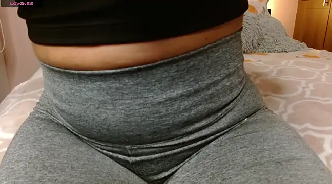 Snapshot of Roussmariehenao chatting on February 5, 2025, 3:45 am Roussmariehenao online show from February 5, 2025, 3:45 am