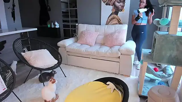 Snapshot of Roussmariehenao chatting on September 17, 2025, 10:22 pm Roussmariehenao online show from September 17, 2025, 10:22 pm