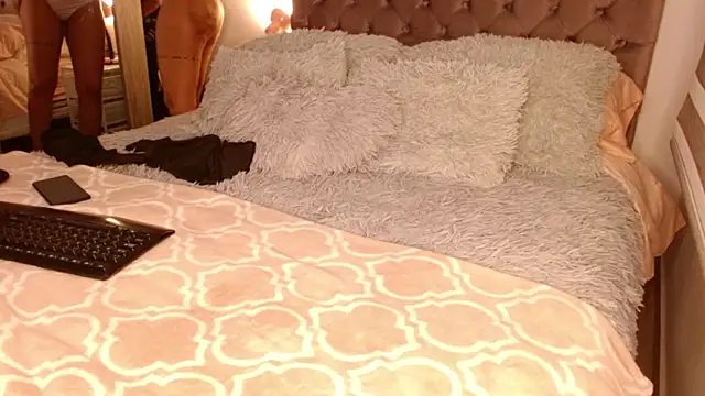 Snapshot of Roussmariehenao chatting on October 7, 2025, 3:04 am Roussmariehenao online show from October 7, 2025, 3:04 am